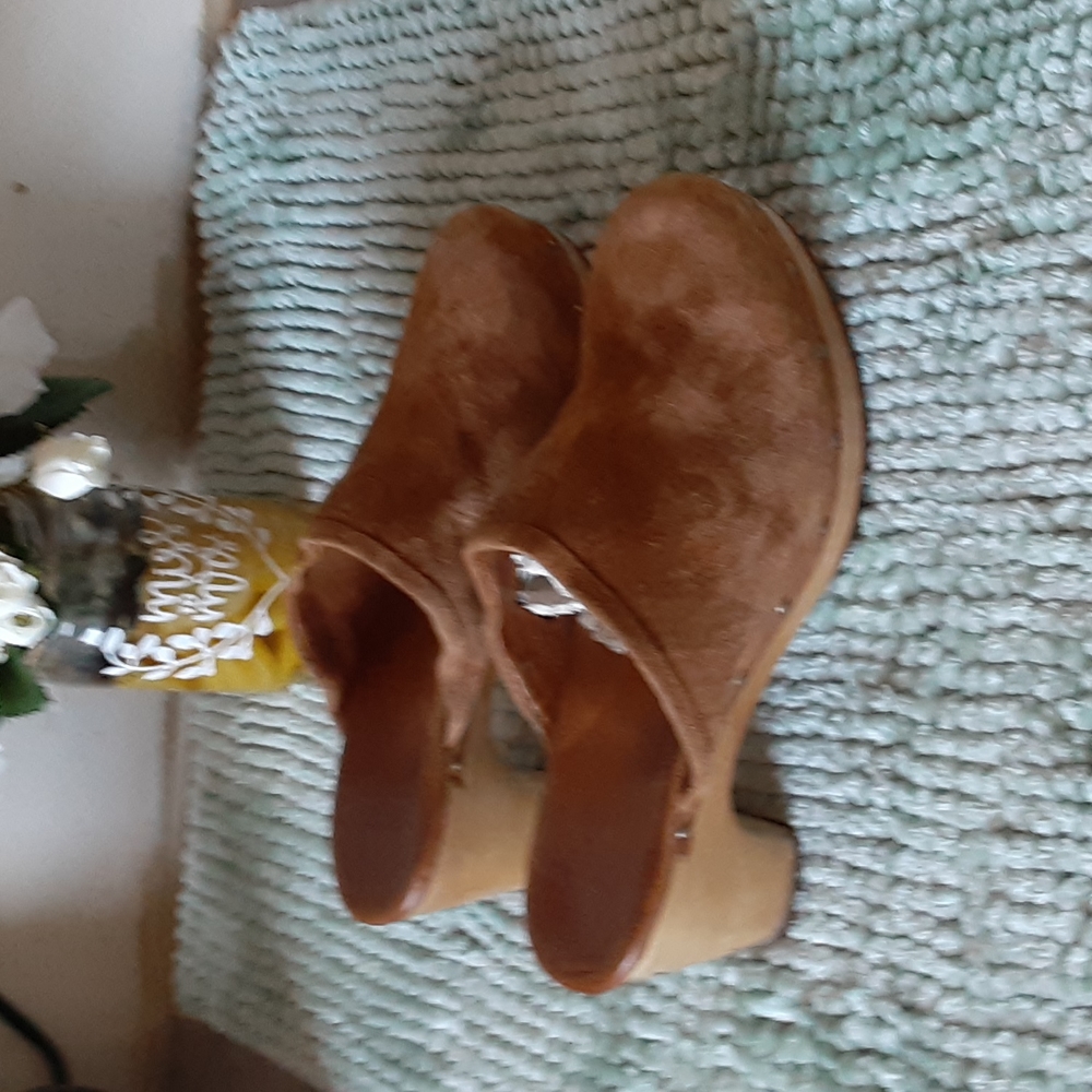 Mules UGG size 7 W - Picture 2 of 6